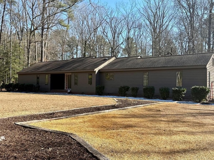 Located in a charming waterfront community just outside of - Beach Home for sale in Lancaster, Virginia on Beachhouse.com