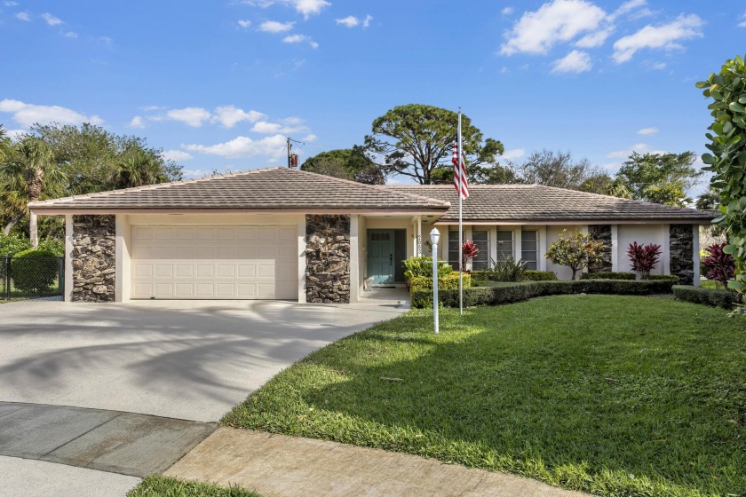 Highly sought after cul-de-sac home in Juno Isles.  This lovely - Beach Home for sale in North Palm Beach, Florida on Beachhouse.com