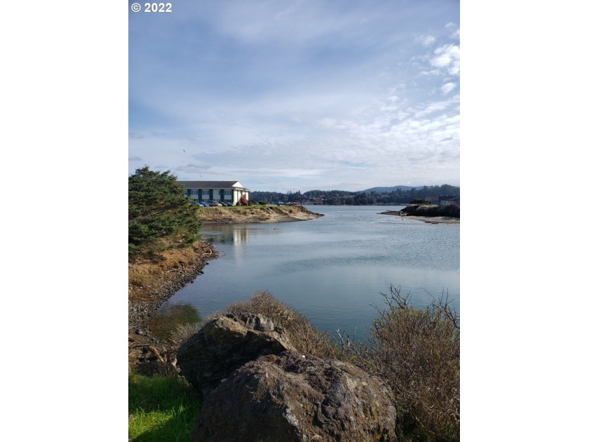 Available building lot on the bay in the Bayshore Beach area - Beach Lot for sale in Waldport, Oregon on Beachhouse.com
