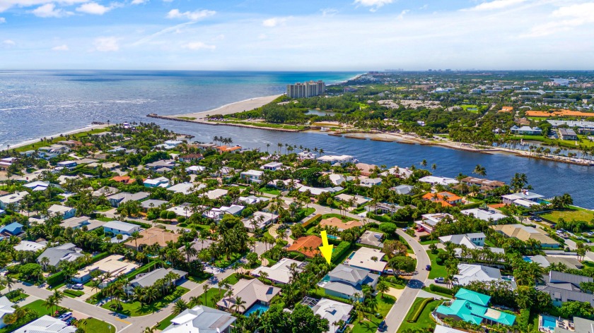 180 Beacon Lane - Beach Home for sale in Jupiter Inlet Colony, Florida on Beachhouse.com