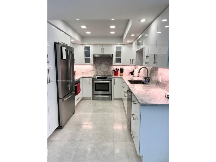 COMPLETELY RENOVATED AND REMODELED UNIT WITH EVERYTHING NEW! - Beach Condo for sale in Pompano Beach, Florida on Beachhouse.com