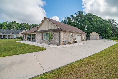 Welcome to 193 Field Loop Road in the Windsor Gardens - Beach Home for sale in Georgetown, South Carolina on Beachhouse.com