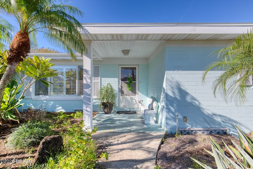 Inviting two-bedroom, two-bathroom residence offering the - Beach Home for sale in Ormond Beach, Florida on Beachhouse.com