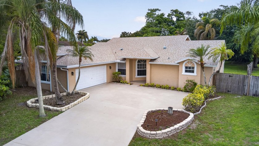 Private 3/2 2c home with a large family room, dining room - Beach Home for sale in Royal Palm Beach, Florida on Beachhouse.com