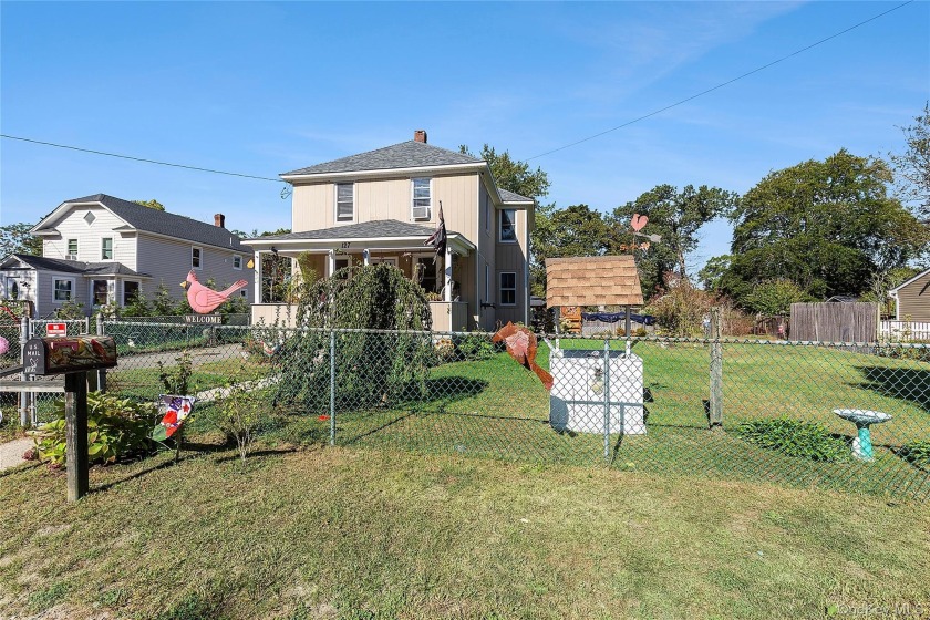 Charming Colonial with Great Outdoor Space

Welcome to 127 Lake - Beach Home for sale in Flanders, New York on Beachhouse.com