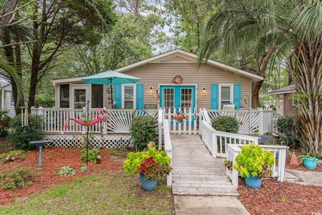 **LOCATION! LOCATION! LOCATION!** Don't miss this fantastic - Beach Home for sale in Surfside Beach, South Carolina on Beachhouse.com