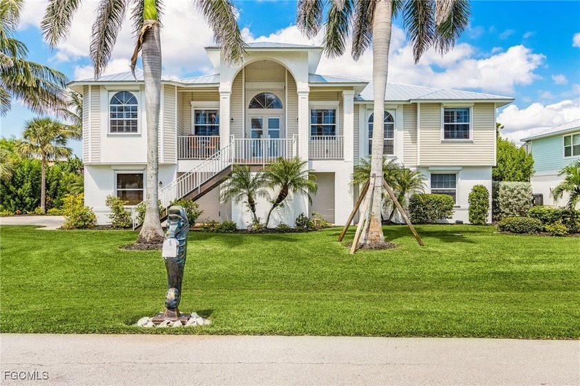 This exceptional Sanibel Island residence blends coastal charm - Beach Home for sale in Sanibel, Florida on Beachhouse.com
