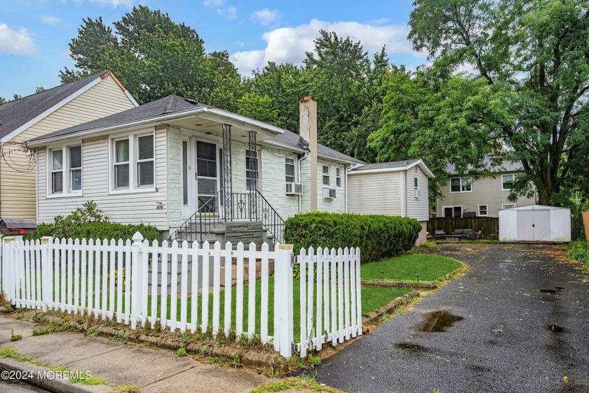 Great location on a quiet street. Perfect starter home with - Beach Home for sale in North Middletown, New Jersey on Beachhouse.com