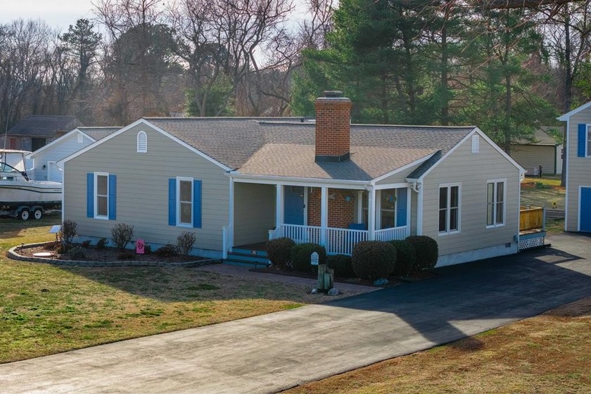 Embrace the Rivah lifestyle w/out the waterfront price tag in - Beach Home for sale in Deltaville, Virginia on Beachhouse.com