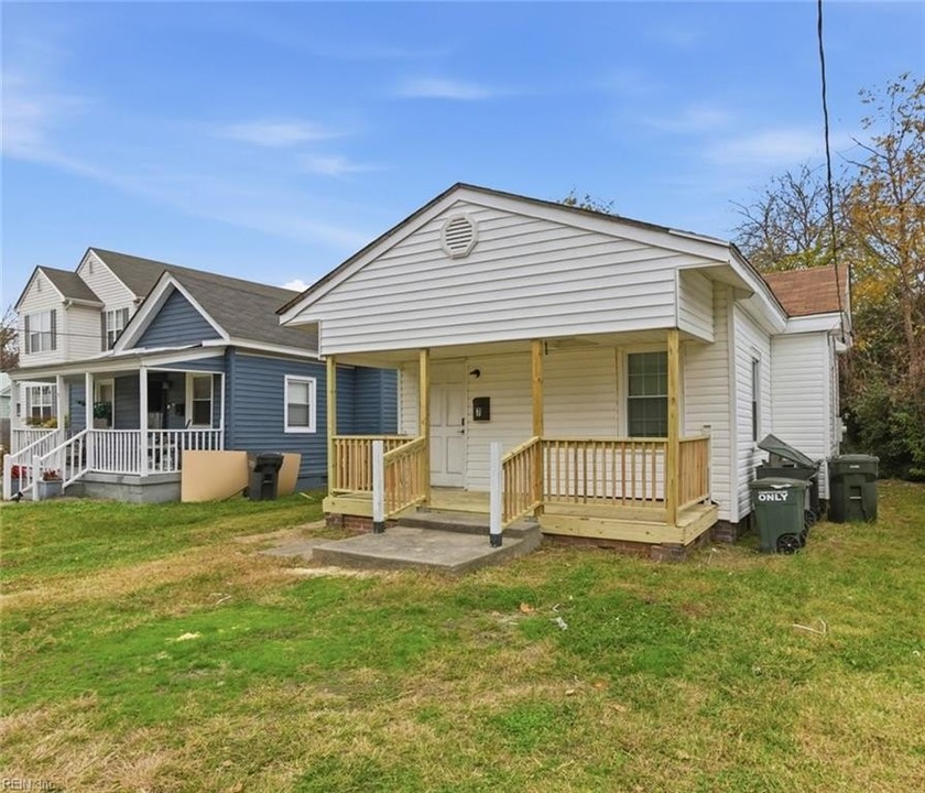 Updated bungalow located in the heart of Phoebus, just minutes - Beach Home for sale in Hampton, Virginia on Beachhouse.com