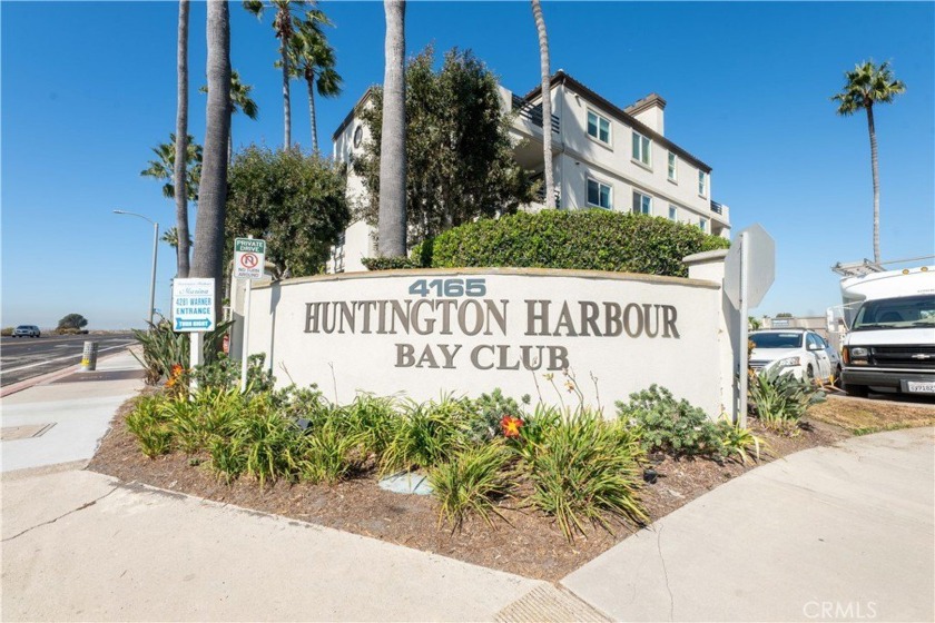 Beautiful waterfront condominium located in the gated community - Beach Condo for sale in Huntington Beach, California on Beachhouse.com