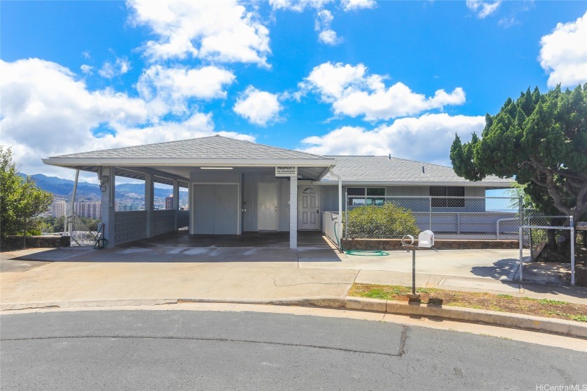 One of the BEST VIEWS in Salt Lake. Spectacular views and - Beach Home for sale in Honolulu, Hawaii on Beachhouse.com