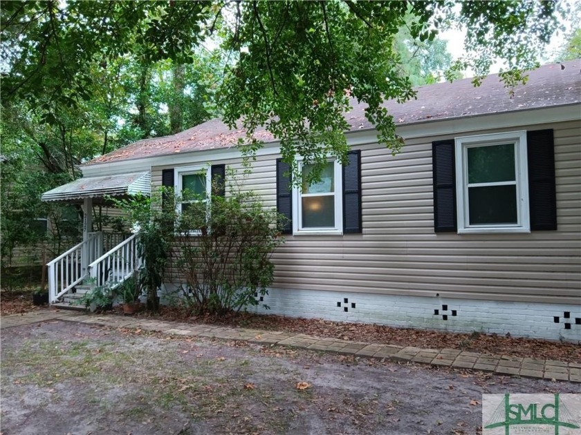 Come see this cute bungalow in Pine Gardens! Windows and HVAC - Beach Home for sale in Savannah, Georgia on Beachhouse.com