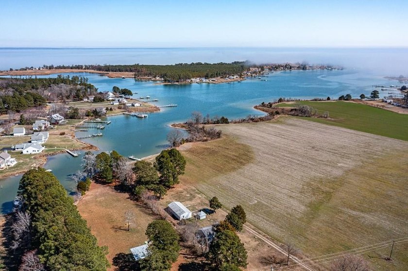*Waterfront Home in Mint Condition with almost 4 ACRES on a - Beach Home for sale in Lottsburg, Virginia on Beachhouse.com