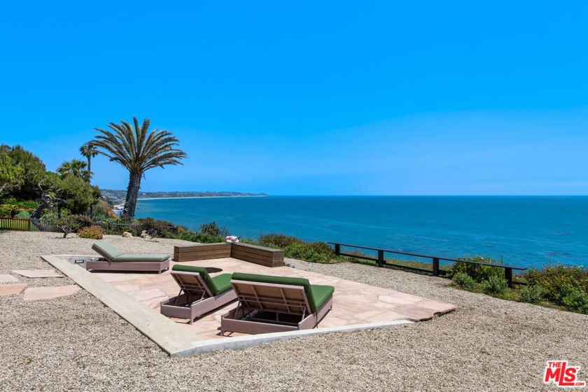 This picture-perfect Encinal Bluffs compound commands majestic - Beach Home for sale in Malibu, California on Beachhouse.com