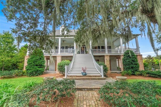 Incredible opportunity to own a piece of paradise on Lakeshore - Beach Home for sale in Mandeville, Louisiana on Beachhouse.com
