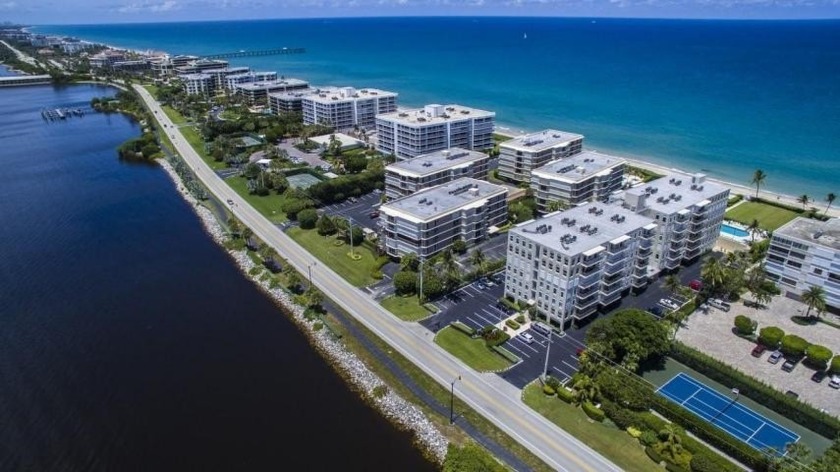 Spacious Deluxe 2 Bedroom, 2 Bath  Split Bedroom Condo in - Beach Condo for sale in Palm Beach, Florida on Beachhouse.com