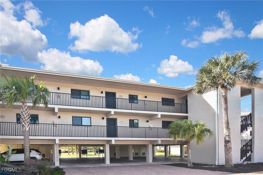 Excellent rental featuring 2 bedrooms 2 bathrooms Beach Front - Beach Condo for sale in Sanibel, Florida on Beachhouse.com