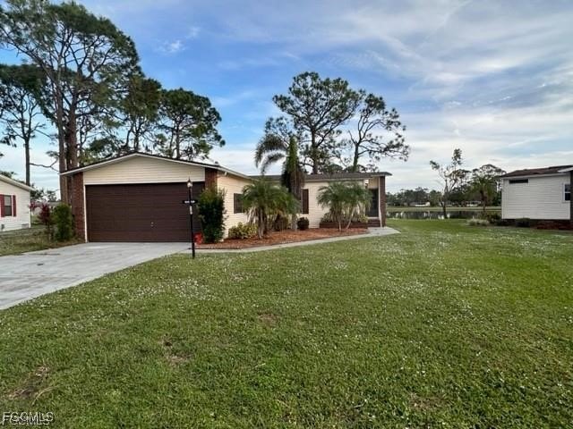 Luxurious Estate Series Manufactured Home in Pine Lakes Country - Beach Home for sale in North Fort Myers, Florida on Beachhouse.com