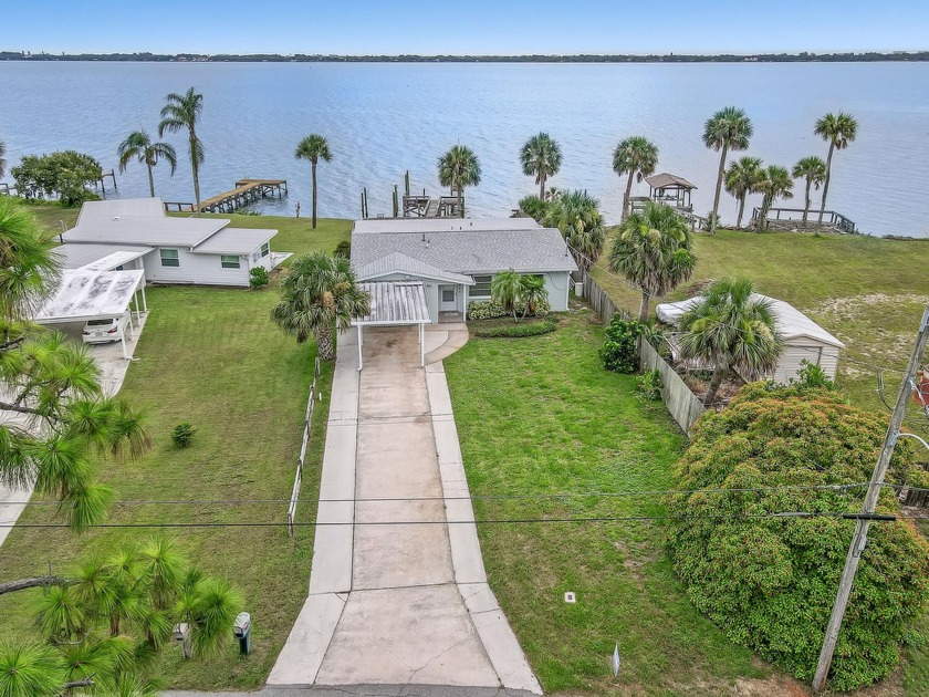 TRANQUIL RIVERFRONT LIVING!  This super cute 3 bedroom, 1 1/2 - Beach Home for sale in Melbourne, Florida on Beachhouse.com