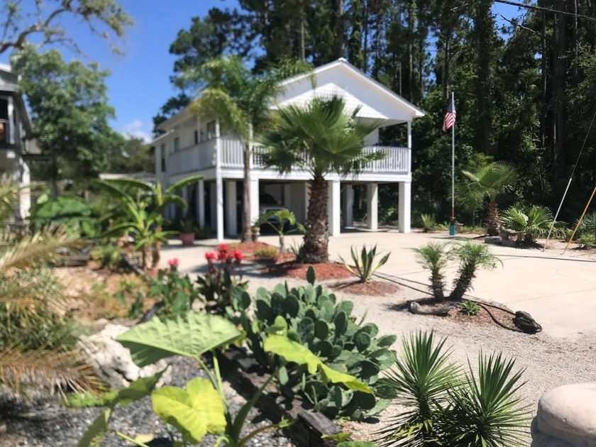 Beach House For Sale in Carrabelle, Florida.  Escape to your - Beach Home for sale in Carabelle, Florida on Beachhouse.com