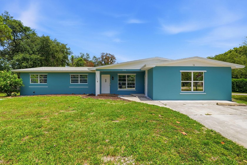 LARGE CORNER LOT with fenced in back yard and a beautiful - Beach Home for sale in Fort Pierce, Florida on Beachhouse.com