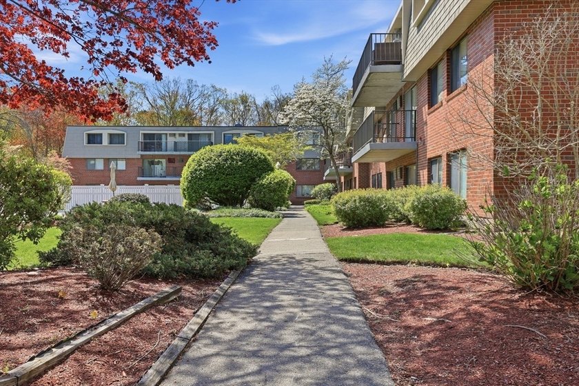 END UNIT - COMPLETELY RENOVATED - MOVE-IN READY! Exceptional - Beach Condo for sale in Weymouth, Massachusetts on Beachhouse.com