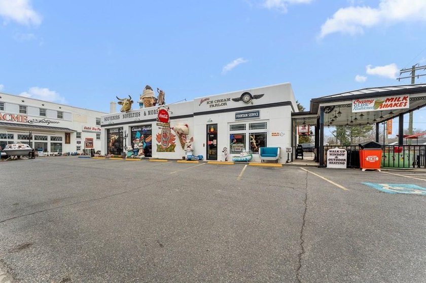 The property is currently the home of ACME Ice Cream Parlor, an - Beach Commercial for sale in Tappahannock, Virginia on Beachhouse.com