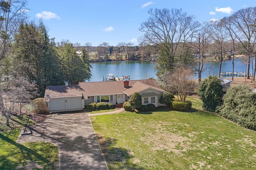 Beautiful 3-bedroom, 2.5-bath one-story waterfront home on deep - Beach Home for sale in White Stone, Virginia on Beachhouse.com