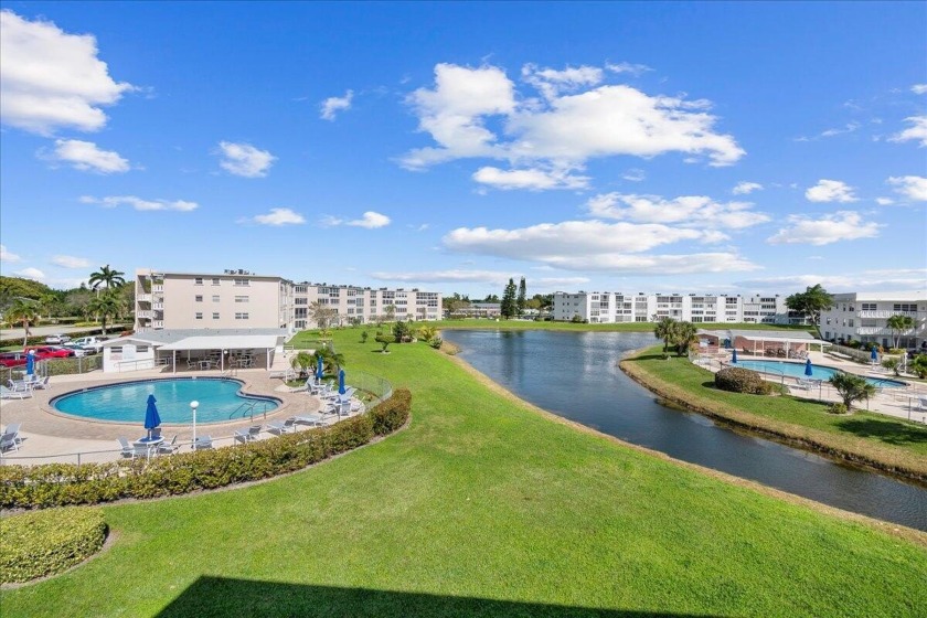 Gorgeous, modern and immaculate, newly renovated condo just a - Beach Condo for sale in West Palm Beach, Florida on Beachhouse.com