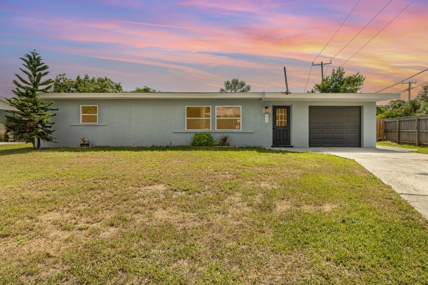 Beautiful move-in ready 3 bedroom 2 bathroom home with a 1 car - Beach Home for sale in Merritt Island, Florida on Beachhouse.com