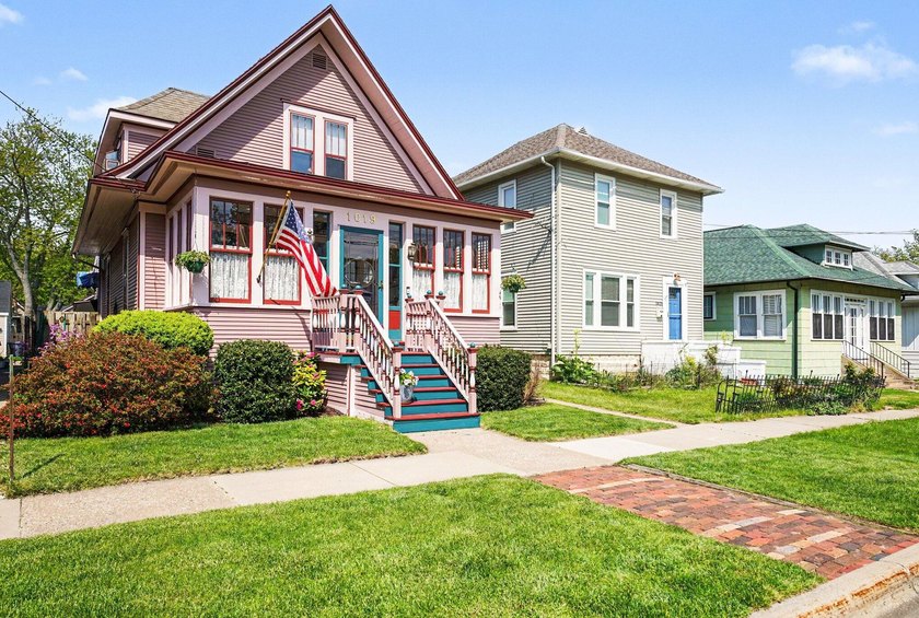 Charming Victorian-style home in the heart of downtown St - Beach Home for sale in Saint Joseph, Michigan on Beachhouse.com