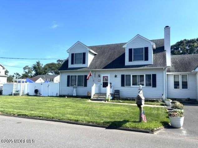 LOVELY Cape style home in a GREAT location - HUGE corner lot - Beach Home for sale in Toms River, New Jersey on Beachhouse.com