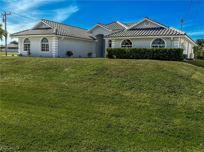 Southwest Cape Coral Freshwater Canal Pool Home... Unwind - Beach Home for sale in Cape Coral, Florida on Beachhouse.com