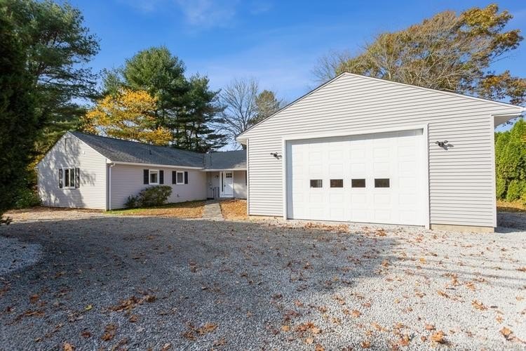 WELCOME HOME! THIS RANCH STYLE HOME BOASTS AN OPEN FLOOR PLAN - Beach Home for sale in Old Lyme, Connecticut on Beachhouse.com