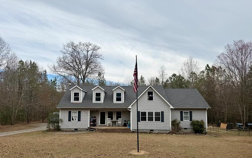 This beautifully maintained, nearly 3,300-square-foot home - Beach Home for sale in Tappahannock, Virginia on Beachhouse.com