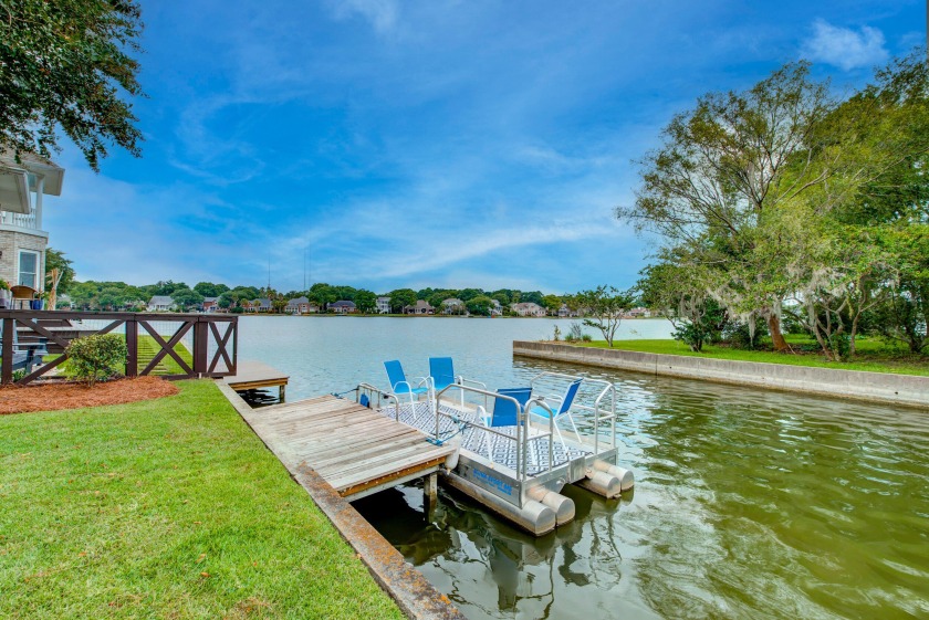 As seen on HGTV! Welcome to the serene Lakeshore community in - Beach Home for sale in Mount Pleasant, South Carolina on Beachhouse.com