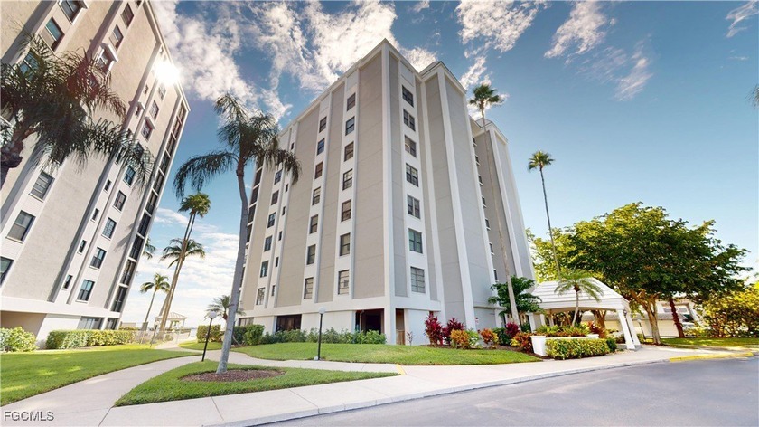 Enjoy the best of riverfront living at North Shore Place! This - Beach Condo for sale in North Fort Myers, Florida on Beachhouse.com