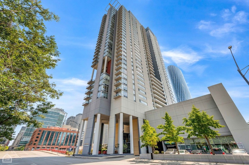 Stunning 3BR/ 2 bath corner unit in the iconic Skybridge - Beach Condo for sale in Chicago, Illinois on Beachhouse.com