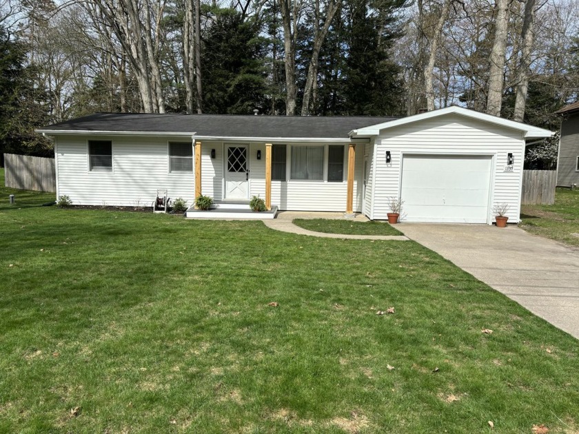 Juniper Hills Neighborhood! 3 Bed 1.5 Bath Ranch Home. Beautiful - Beach Home for sale in Ludington, Michigan on Beachhouse.com