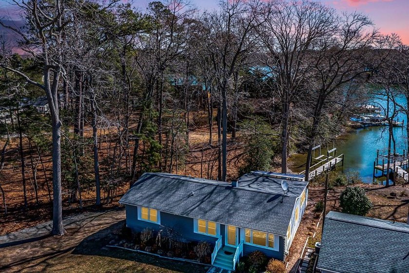 1302 South Glebe Road - Beach Home for sale in Montross, Virginia on Beachhouse.com