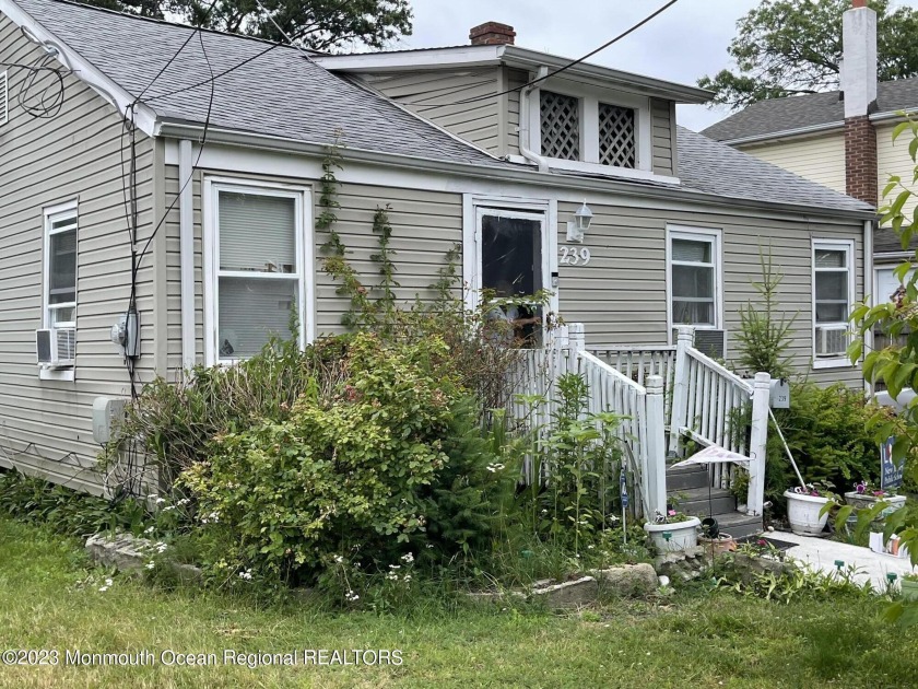 Great opportunity to invest ! Located block from Ideal Beach - Beach Home for sale in Keansburg, New Jersey on Beachhouse.com