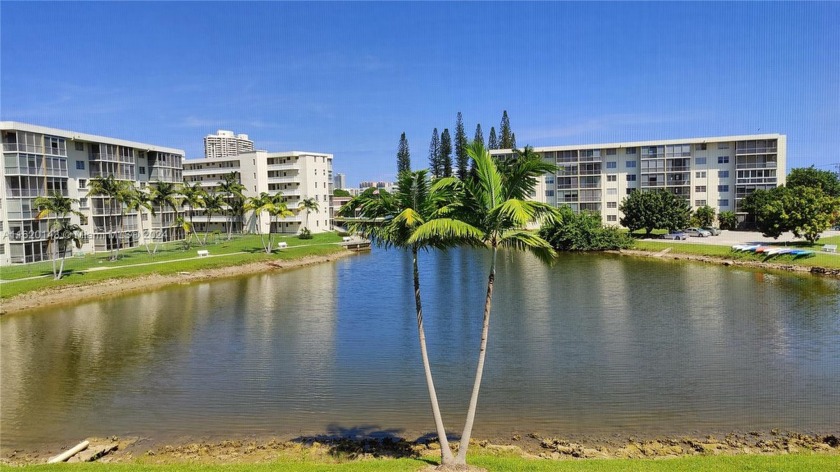 Enjoy the amazing lake views from this lovely 1b/1b unit with - Beach Condo for sale in Aventura, Florida on Beachhouse.com