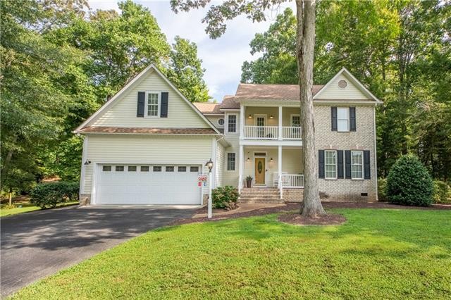 This exquisite 3,000+ square foot residence offers luxury and - Beach Home for sale in Hartfield, Virginia on Beachhouse.com