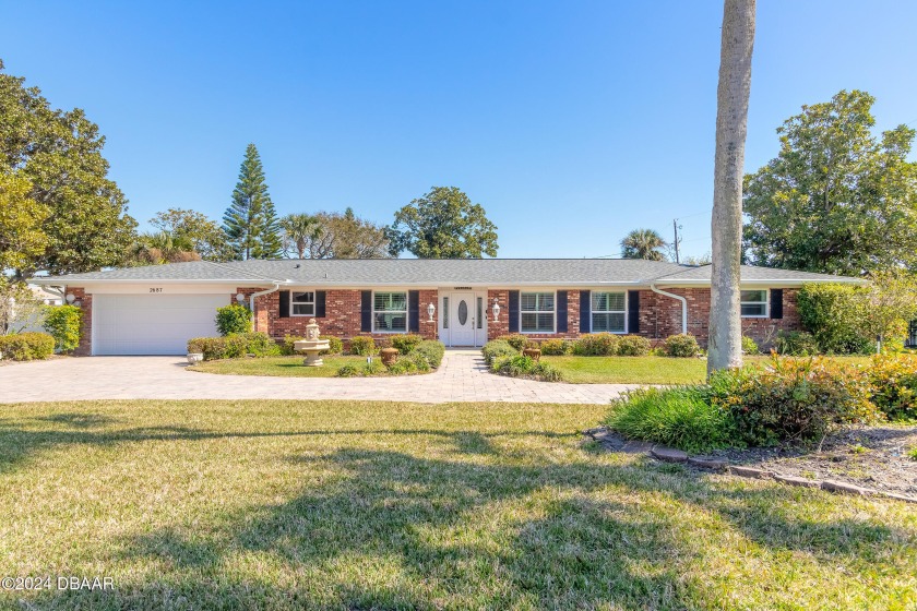 This home is located on the prestigious John Anderson Drive. The - Beach Home for sale in Ormond Beach, Florida on Beachhouse.com