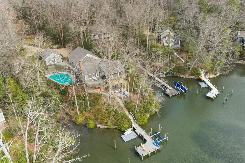 Turn-key waterfront living on Carter's Creek in the heart of - Beach Home for sale in Irvington, Virginia on Beachhouse.com