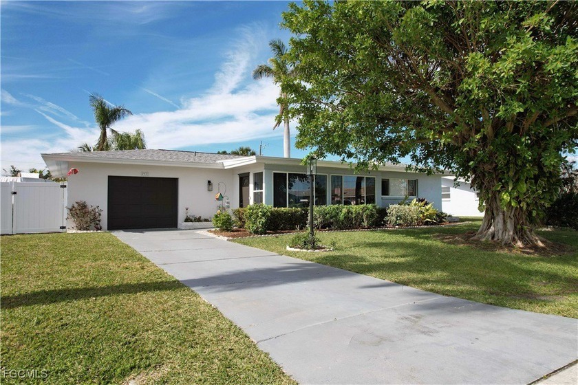 Location, Location, Location! WELCOME TO FLORIDA LIFESTYLE!! - Beach Home for sale in Cape Coral, Florida on Beachhouse.com