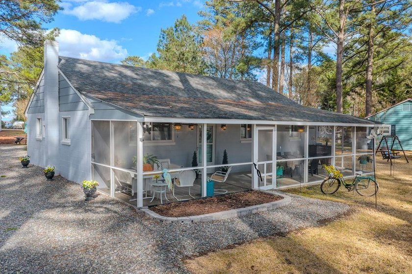 This updated, quintessential Rivah cottage is just outside of - Beach Home for sale in Urbanna, Virginia on Beachhouse.com