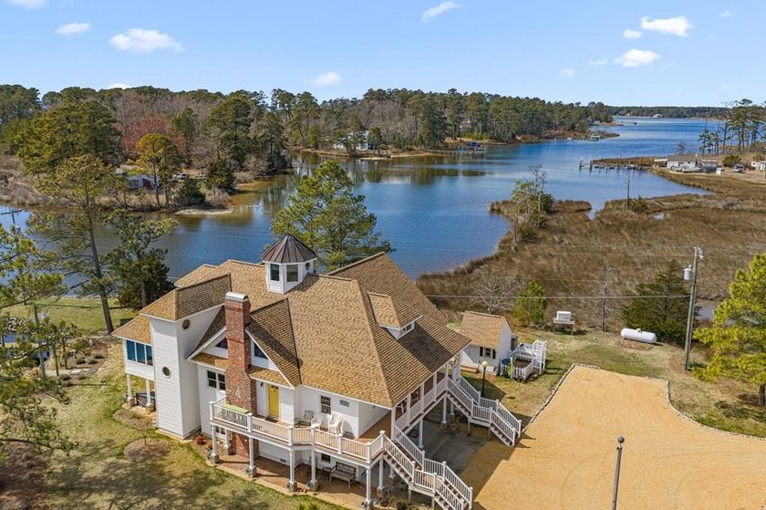 Set on a private peninsula with over 1,200 feet of shoreline - Beach Home for sale in White Stone, Virginia on Beachhouse.com