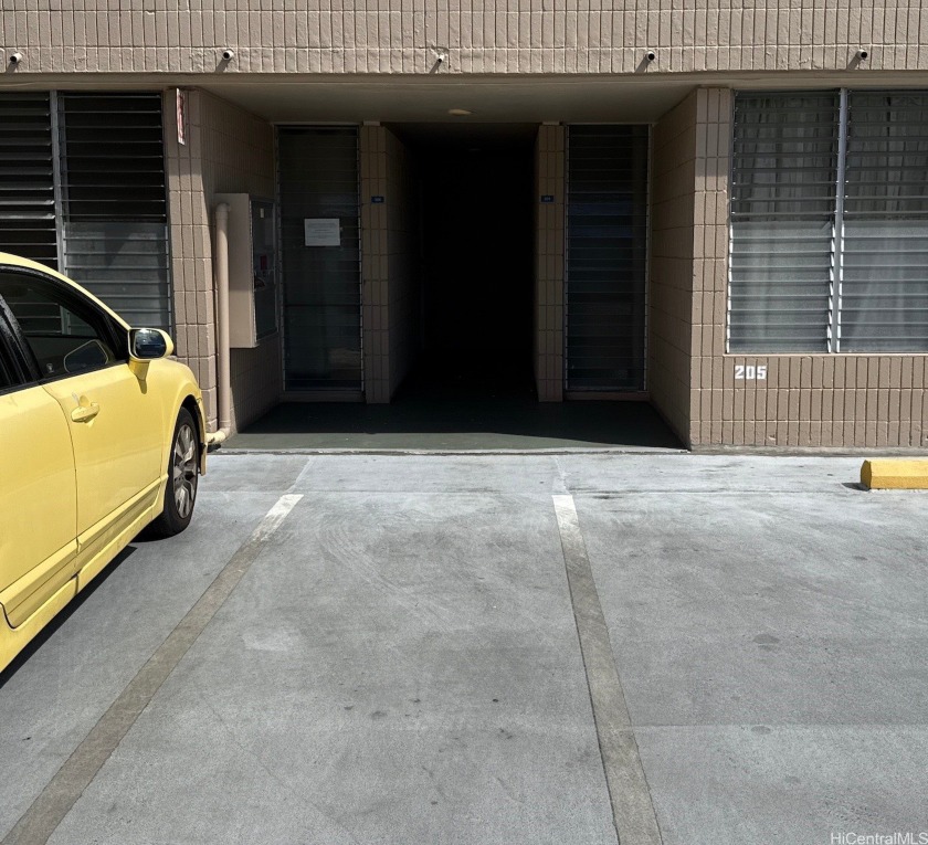 A very spacious unit in Nuuanu Park for your personal touch !! - Beach Condo for sale in Honolulu, Hawaii on Beachhouse.com